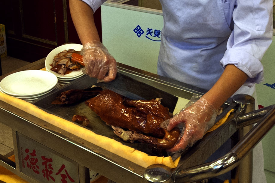 'Slicing Peking Duck' (Nov 2009) - Beijing, China