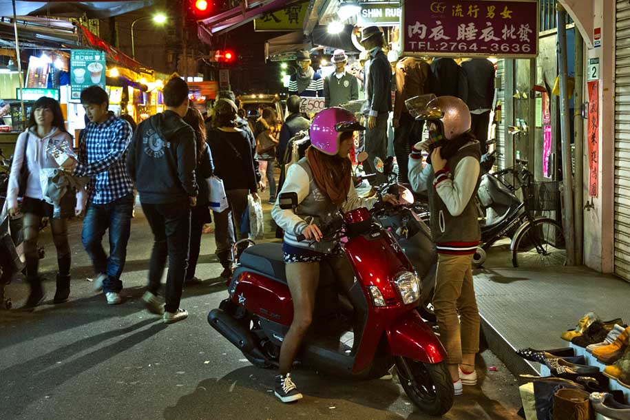 'Preparing to Ride' (Dec 2010) - Taipei, Taiwan