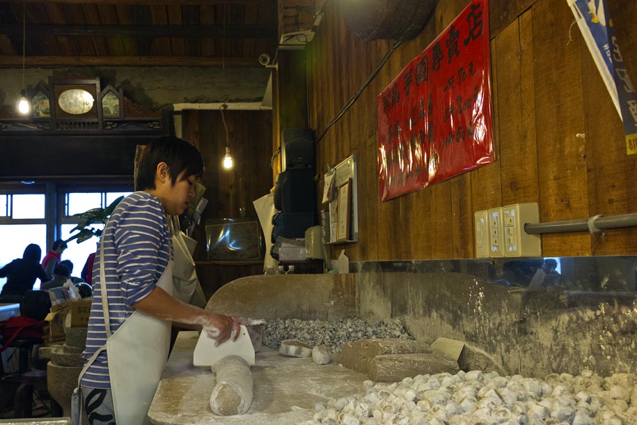 'Busy at Work' (Dec 2010) - Chiufen, Taiwan