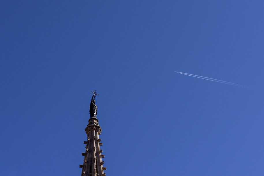 'Contrail and Spire' (Apr 2017) - Barcelona, Spain