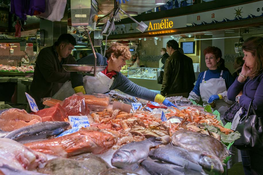 'Pointing to Customer' (Apr 2017) - Barcelona, Spain